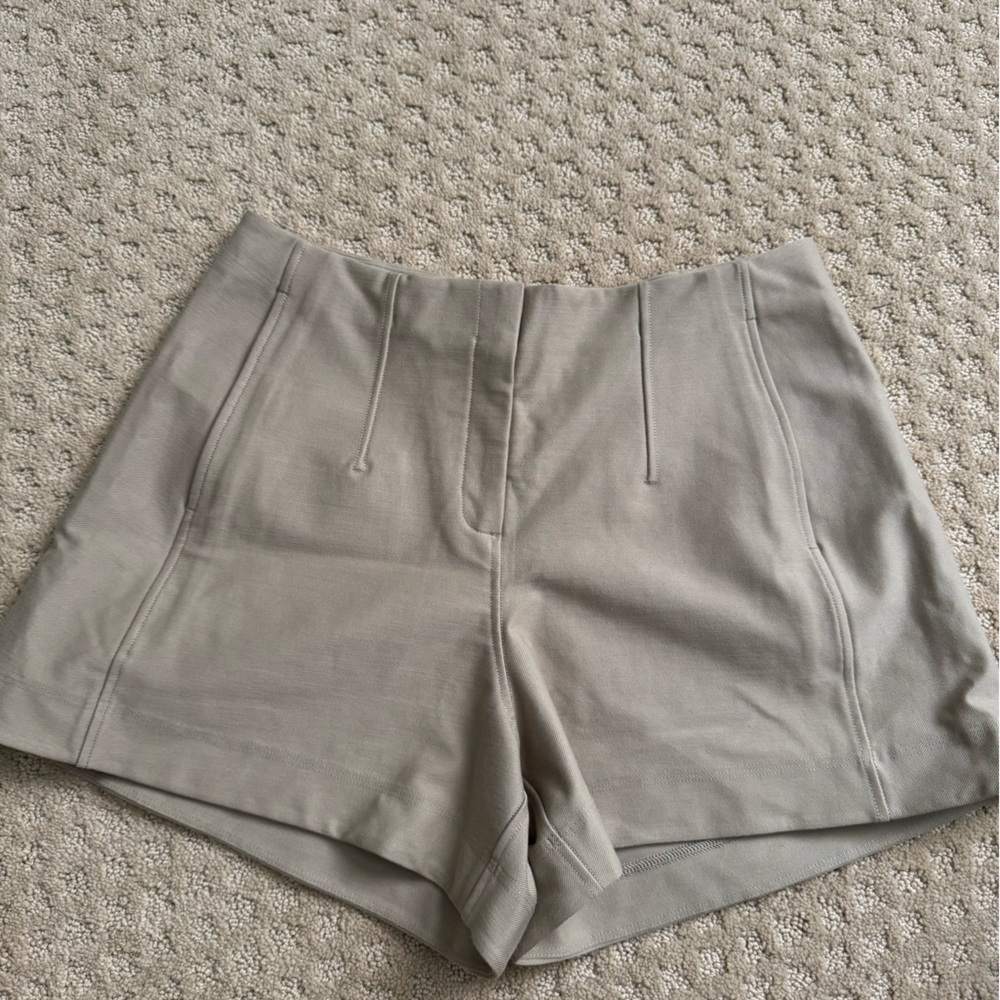 Lululemon Utilitech Relaxed-Fit High Rise Short 3.5”